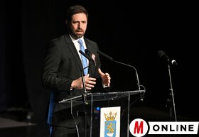 Zengjétek meg a jövőt! 