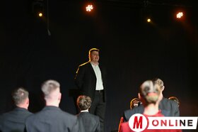 Zengjétek meg a jövőt! 