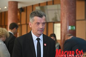 A médiatörvények újvidéki nyilvános közvitája
