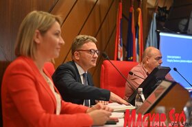 A médiatörvények újvidéki nyilvános közvitája
