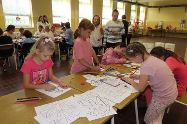 Gyermekprogramokkal nyitották meg (Csincsik Zsolt felvétele)az adai kórusfesztivált  (Csincsik Zsolt felvétele)