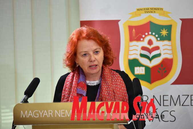 Közösségépítő szerepünket csak úgy tölthetjük be, ha a saját kis közösségünk, a szerkesztőség is erős marad – fogalmazott Varjú Márta, a Magyar Szó főszerkesztője (Molnár Edvárd felvétele) Közösségépítő szerepünket csak úgy tölthetjük be, ha a saját kis közösségünk, a szerkesztőség is erős marad – fogalmazott Varjú Márta, a Magyar Szó főszerkesztője (Molnár Edvárd felvétele)