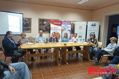 A kerekasztal-beszélgetés résztvevői (Fotó: Kancsár Izabella felvétele)