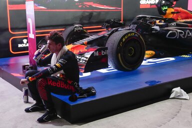 Max Verstappen a győzelme után csak a Red Bullt nyakalta (Fotó: Beta/AP)