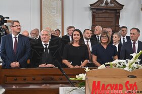 Püspökszentelés Bácsfeketehegyen