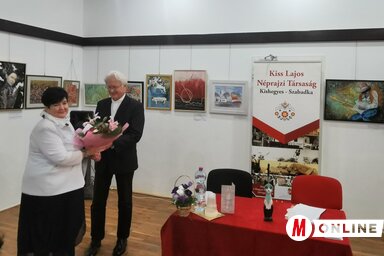 Dr. Szőke Annát Kónya Sándor köszöntötte (Herceg Elizabetta felvétele)