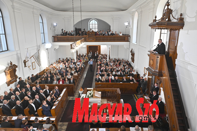 Harangozó László püspöki igehirdetése (Ótos András felvétele) Harangozó László püspöki igehirdetése (Ótos András felvétele)