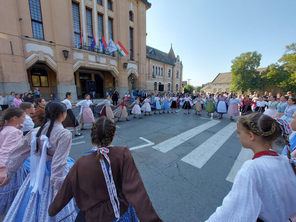 Tánc a javából, fotó: Puskás Károly