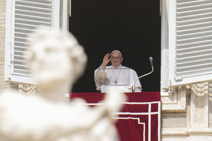 Ferenc pápa a Szent Péter téren a humanitárius folyosók biztosítását szorgalmazta (AP Photo/Alessandra Tarantino) Ferenc pápa a Szent Péter téren a humanitárius folyosók biztosítását szorgalmazta (AP Photo/Alessandra Tarantino)