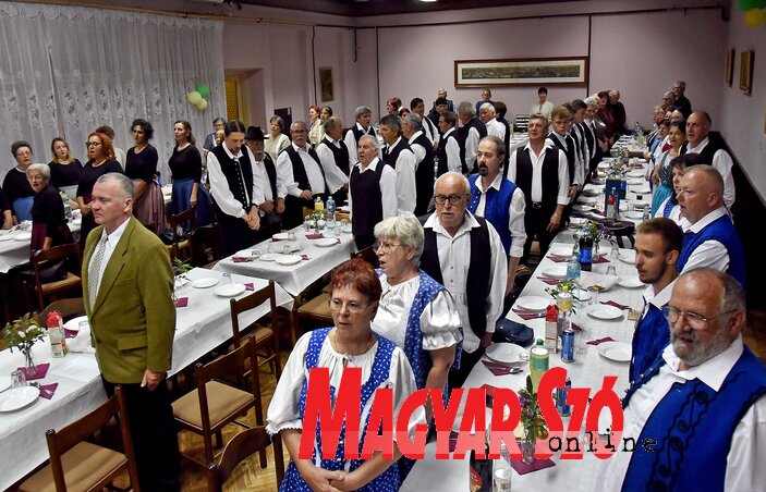 A népzenei találkozó résztvevői (Gergely Árpád felvétele) A népzenei találkozó résztvevői (Gergely Árpád felvétele)