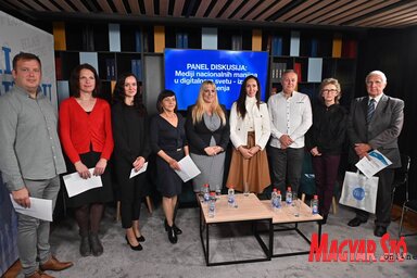 Ünnepi fogadás és panelvita Petrőcön