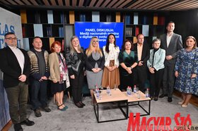 Ünnepi fogadás és panelvita Petrőcön