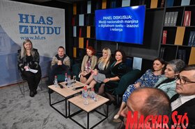 Ünnepi fogadás és panelvita Petrőcön