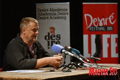 Urbán András a Desiré sajtótájékoztatóján, fotó: Molnár Edvárd