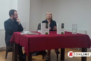 Brenner János és Lovas Ildikó a törökbecsei Népkönyvtárban, fotó: Kancsár Izabella