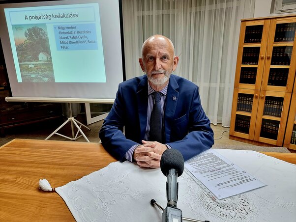 Dr. Klamár Zoltán tartott előadást a könyvtárban (Fotó: Puskás Károly felvétele) Dr. Klamár Zoltán tartott előadást a könyvtárban (Fotó: Puskás Károly felvétele)