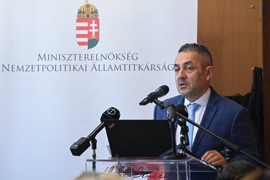 Potápi Árpád János köszönti a résztvevőket (Fotó: MTI)