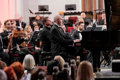 Ivo Pogorelić és a Vajdasági Szimfonikus Zenekar, fotó: NOMUS Festival Facebook-oldala