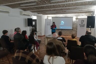 Fiatalok és idősek is érdeklődve nézték a János vitézt, fotó: Lukács Melinda