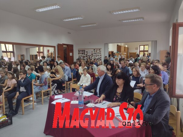 Megtelt a Móra-ház a résztvevőkkel és kísérőikkel (Balázs Andrea felvétele) Megtelt a Móra-ház a résztvevőkkel és kísérőikkel (Balázs Andrea felvétele)