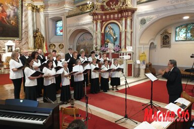 Az adai Musica Humana kamarakórus nyitotta meg a kórustalálkozót (Fotó: Csincsik Zsolt felvétele)
