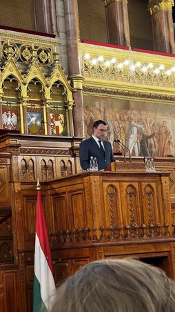 Sörös Andor felszólalása az Országházban Sörös Andor felszólalása az Országházban
