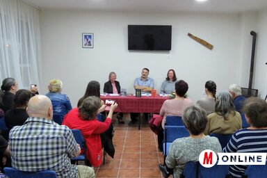 Kovács Jolánka és Csík Mónika a szerzővel, fotó: Kecskés István