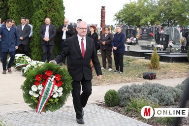 Balogh György konzul koszorúz (Lakatos János felvétele)