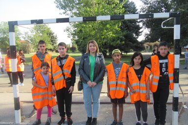 A résztvevők egy csoportja tanárnőjükkel, Rigó Forró Andreával (