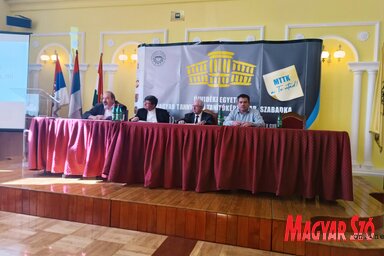 A panelbeszélgetés résztvevői, fotó: L. Móger Tímea