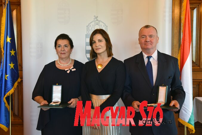 Žužana Mezei, Ester Čalokezi i Tibor Molnar (Foto: Edvard Molnar) Žužana Mezei, Ester Čalokezi i Tibor Molnar (Foto: Edvard Molnar)