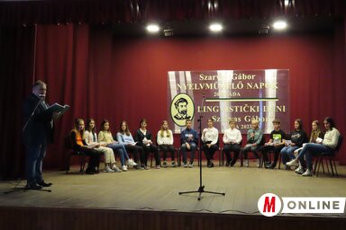 A 7. osztályos tanulók versenyének döntője az adai színházteremben, fotó: Csincsik Zsolt