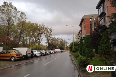 Hétfőtől a Dr. Zoran Đinđić utcában esedékes forgalomkorlátozás, ez a karokra saját autójukkal járó egyetemistákat, és az Újvidéki Egyetem alkalmazottait érinti (Fotó: Szeli Balázs)