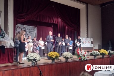 Az első rész díjazottjai Birinyi József zsűrielnökkel (Fotó: Balázs Andrea)