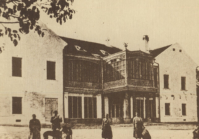 A hátsó erkély „újonnan”, azaz a hozzáépítés idejében (Németh Mátyás gyűjteményéből)