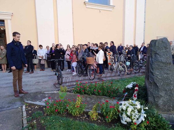 A VMSZ nevében Fehér Szabolcs koszorúzott (Kancsár Izabella felvétele) A VMSZ nevében Fehér Szabolcs koszorúzott (Kancsár Izabella felvétele)