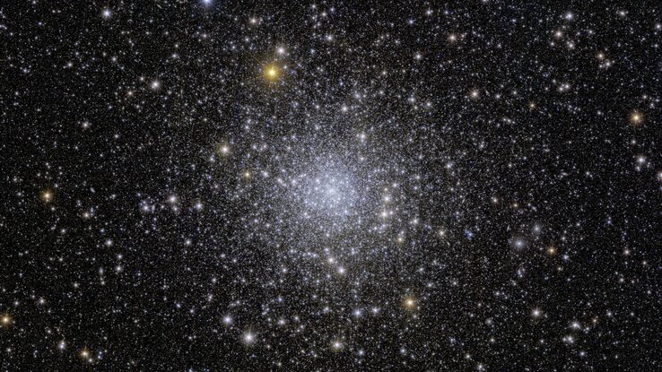 A Euclid nevű űrtávcső által készített kép az NGC 6397 gömbhalmazról (Fotó: MTI/AP/Európai Űrügynökség)