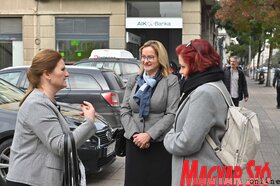 A Vajdasági Magyar Szövetség köztársasági választási jelöltlistájának átadása Belgrádban