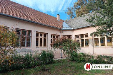 A helyi közösség épületén kicserélik az nyílászárókat (Kazinczy Paszterkó Diana)