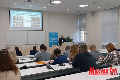 A digitális világ kihívásairól tartott előadást Lénárd András Tamás, fotó: Dér Dianna