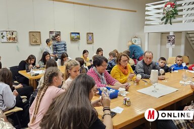 Kicsik és nagyok is részt vettek a műhelymunkán, fotó: Kancsár Izabella