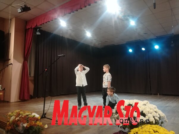 A gyerekek színes műsorral készültek (Lukács Melinda felvétele) A gyerekek színes műsorral készültek (Lukács Melinda felvétele)