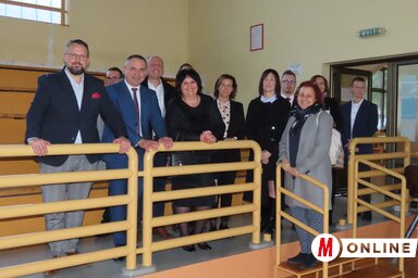 A VMSZ tisztségviselői bejárták a moholi iskolát (Fotó: Csincsik Zsolt felvétele)