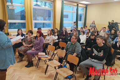 A szabadkai Kosztolányi Dezső Tehetséggondozó Gimnáziumban a versenyzők izgatottan várták a megmérettetést, fotó: Dér Dianna