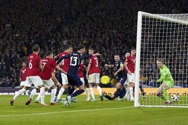 Semmiről nem döntött, de jól szórakoztak a skót szurkolók: góljelenet a skót–norvég mérkőzésről (Beta/AP)