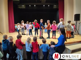 A Petőfi Sándor MMK-ba látogatott a Mézeskalács csapata