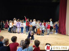 A Petőfi Sándor MMK-ba látogatott a Mézeskalács csapata