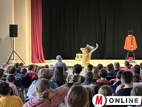 A Petőfi Sándor MMK-ba látogatott a Mézeskalács csapata