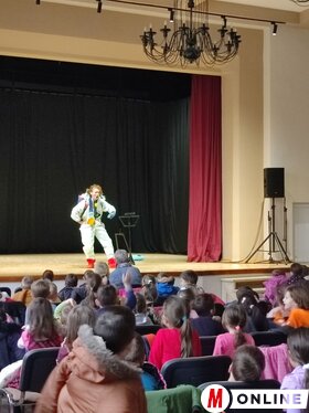 A Petőfi Sándor MMK-ba látogatott a Mézeskalács csapata