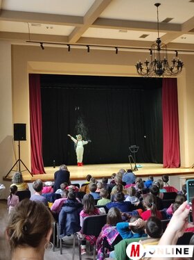 A Petőfi Sándor MMK-ba látogatott a Mézeskalács csapata